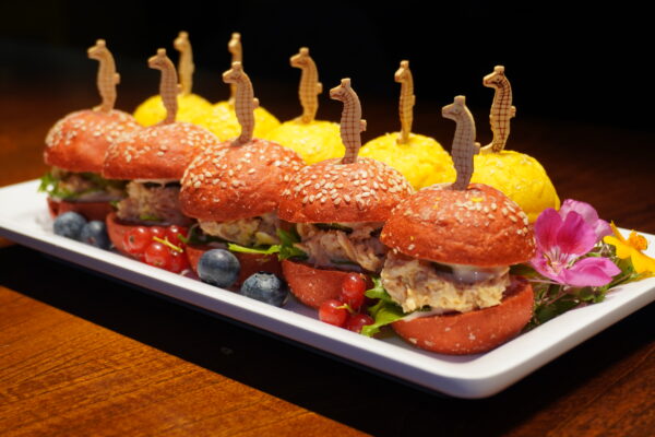 Mini burgerid rebitud kanaga ~60g